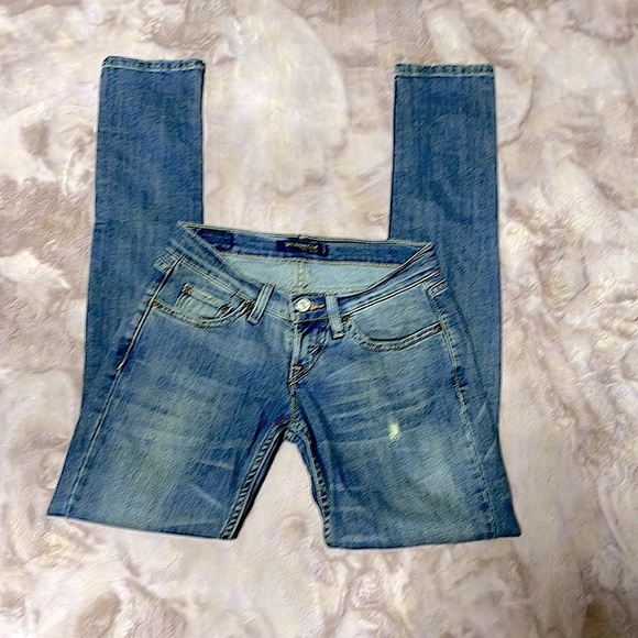 Levi’s Medium Wash Too Super Low 524 Distressed Skinny Jean, Junior 0 Short NWOT - Picture 12 of 15